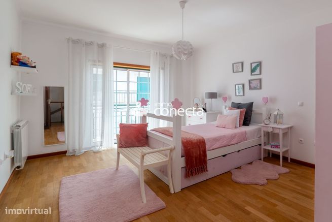 Moradia Geminada T4 com churrasqueira na Marinha Grande - Leiria-38