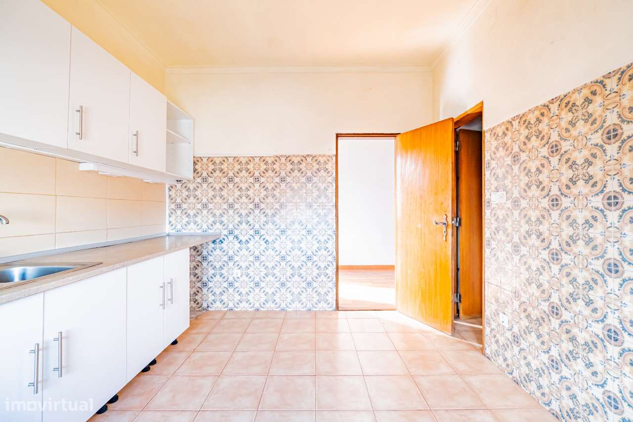 Moradia Bi-familiar T2 + T3 na Quinta do Conde - Grande imagem: 4/60