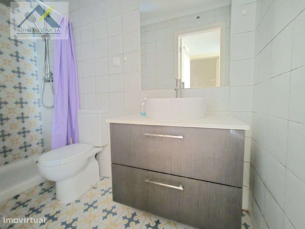 Apartamento T2 junto ao Jardim da Graça em Lisboa-12