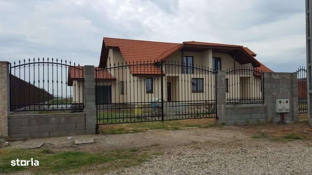 Vila Moderna si Terasa Spatioasa in Lazuri - Imagine principală: 3/10