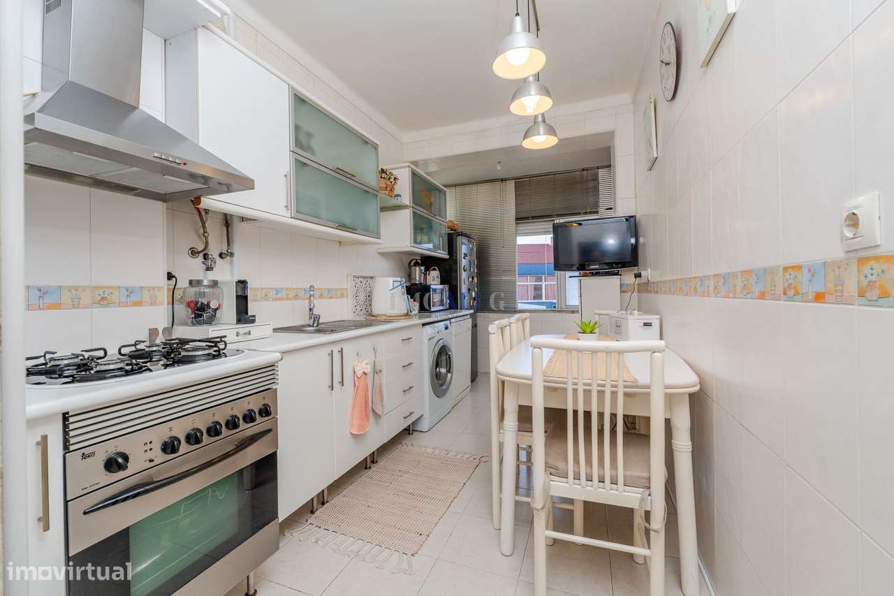 Apartamento T2 no Alto do Seixalinho, Barreiro-6