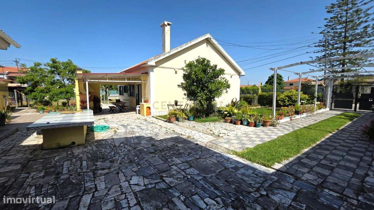 Moradia T4 e anexo com Sala, Cozinha muito central  em  Fernão Ferro - Grande imagem: 3/43