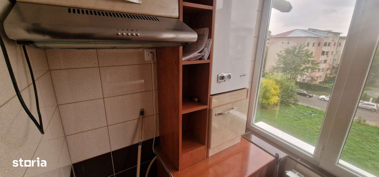 Apart. CU AMENAJARI DE LUX - 3 camere, etaj 4,  Barlad, zona : Polimed-5