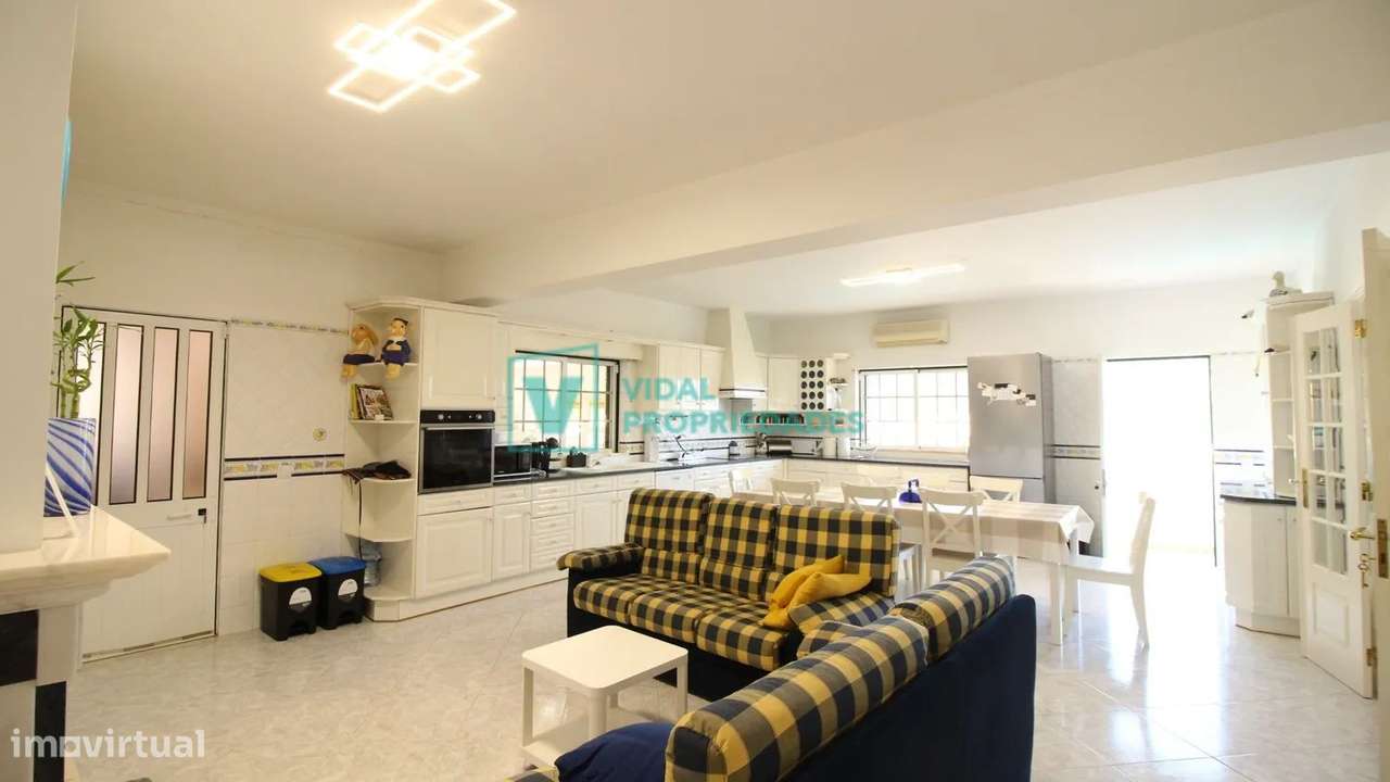 Moradia T7 com piscina e garagem em Loulé-36