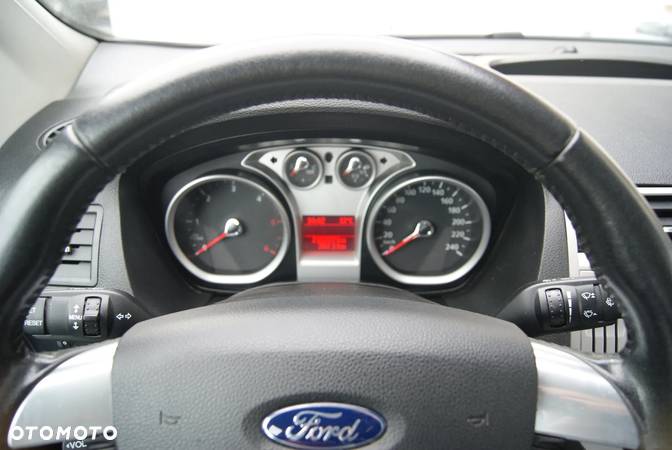 Ford Kuga 2.0 TDCi 2x4 Titanium - 7