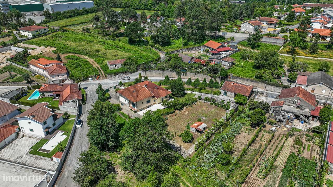 Moradia Individual T4 ( 2 Suítes ) e Casa de Pedra - Grande imagem: 4/52