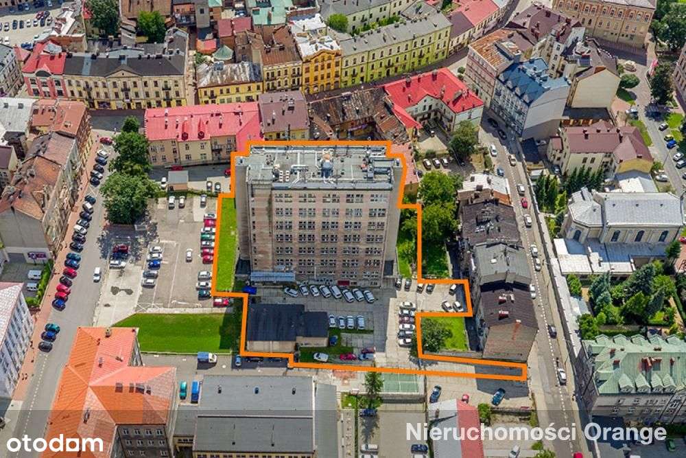 Duży budynek w centrum miasta, w pobliżu Rynku-1