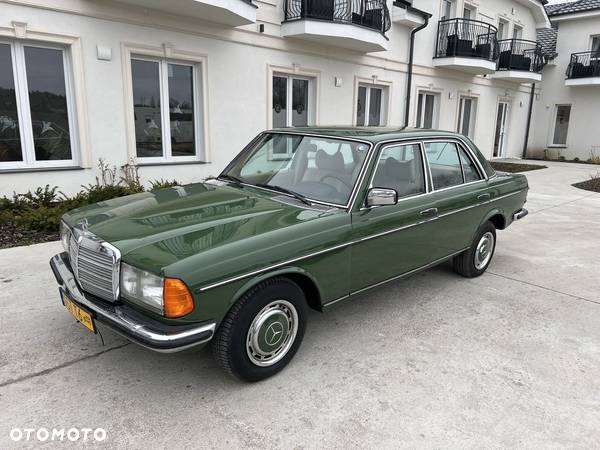 Mercedes-Benz W123 - 1