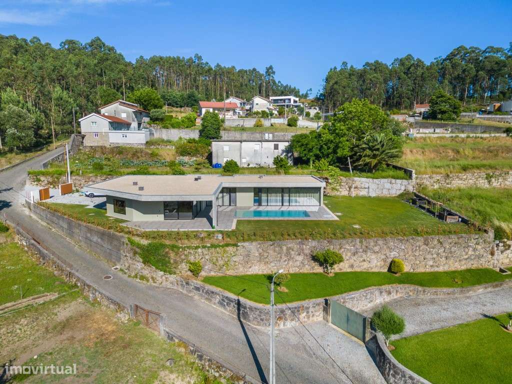Moradia Térrea com Piscina Infinita e Vista Panorâmica sobre o Vale-8
