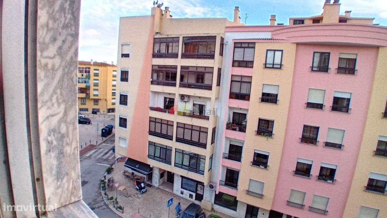 Apartamento T3 no Bairro Afonso Costa - Setúbal-23