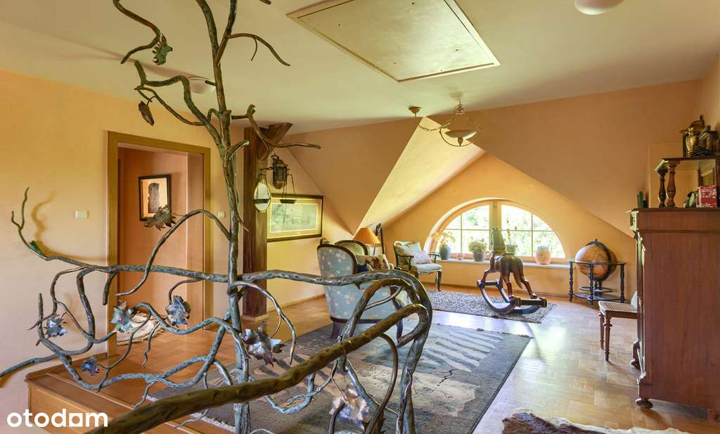 Włoska willa z dużym ogrodem i domem dla gości.-12