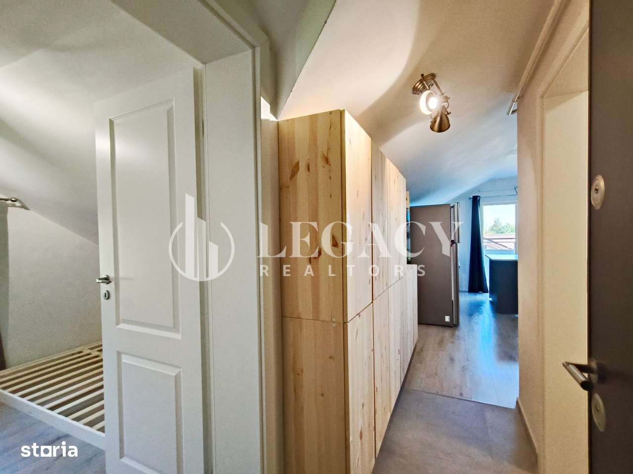 Apartament READY TO MOVE la mansardă, cu balcon și boxă de depozitare-9