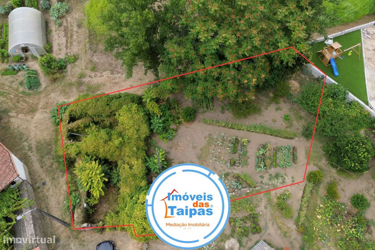 Vende-se Ruínas em Sande, Guimarães-0