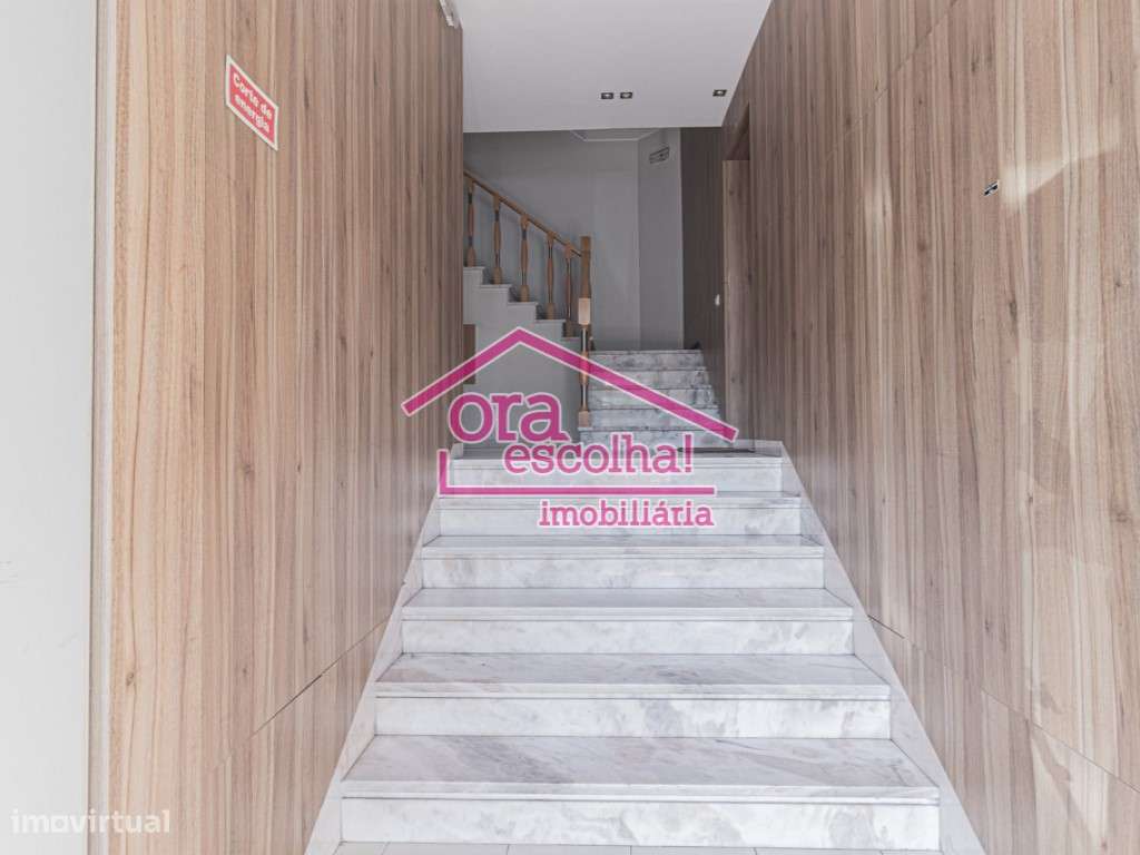 Apartamento T2 + 1 de 2011 com 104 m2 e arrecadação individual na A...-15