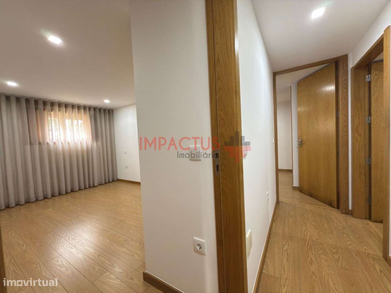 Imponente Moradia isolada com terreno de 1195m2-41