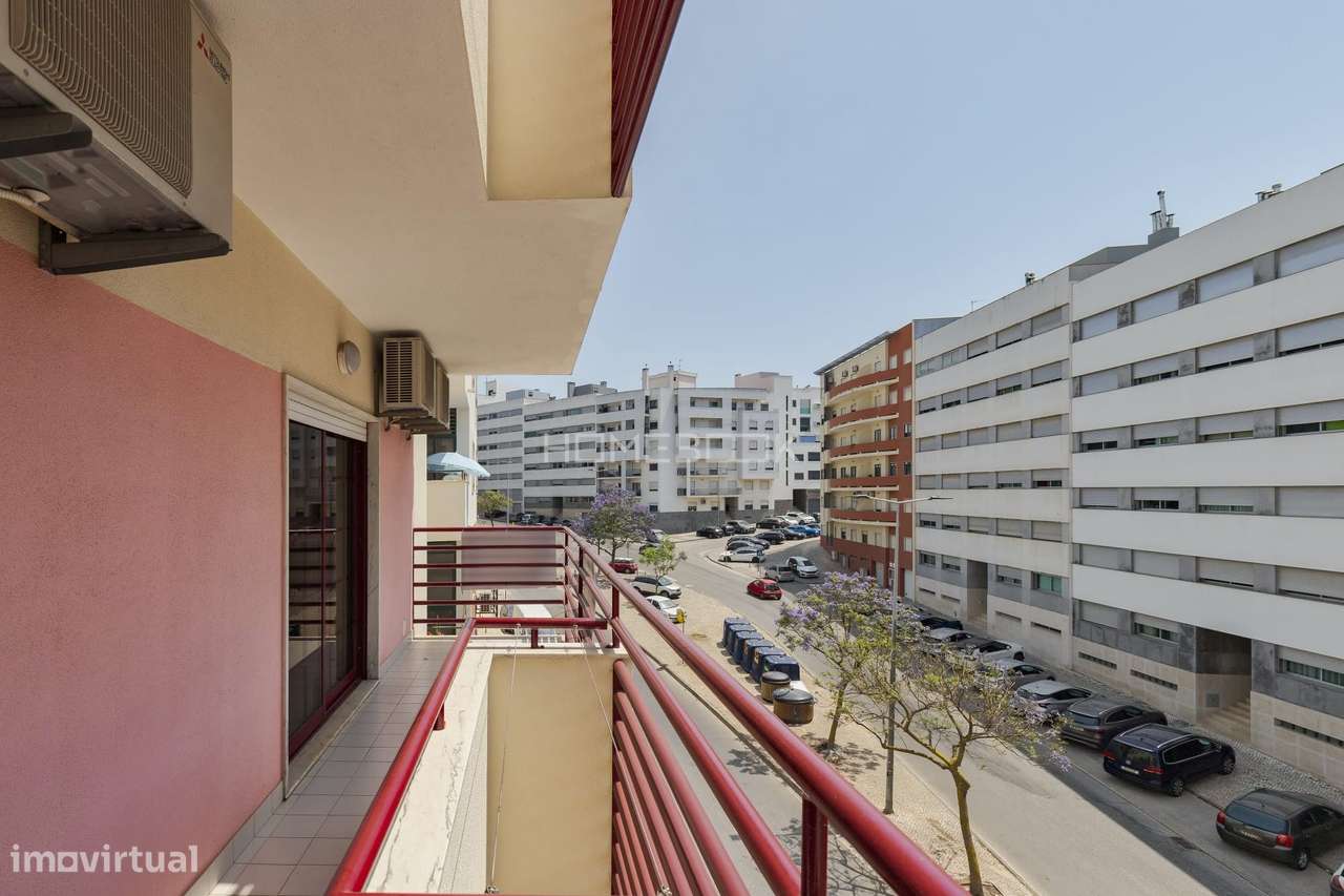 Apartamento T4 de 165m², 3º andar, com Garagem e Varandas na Nova Azed - Grande imagem: 5/26