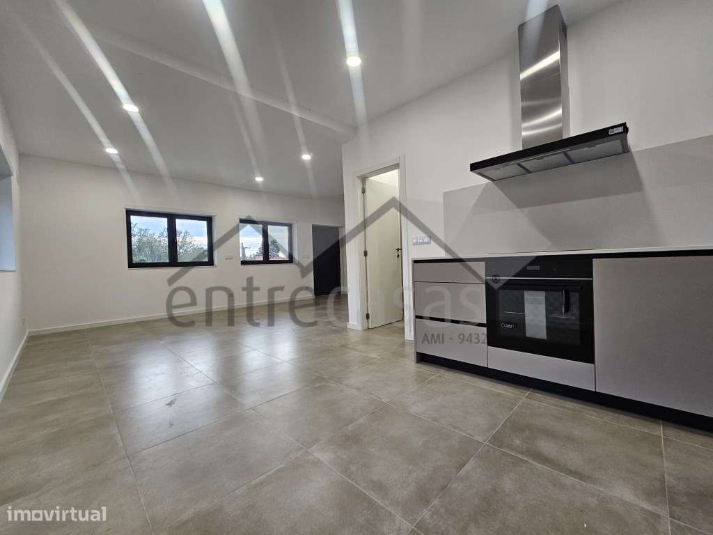 Moradia Isolada com Potencial de Investimento - Grande imagem: 4/22