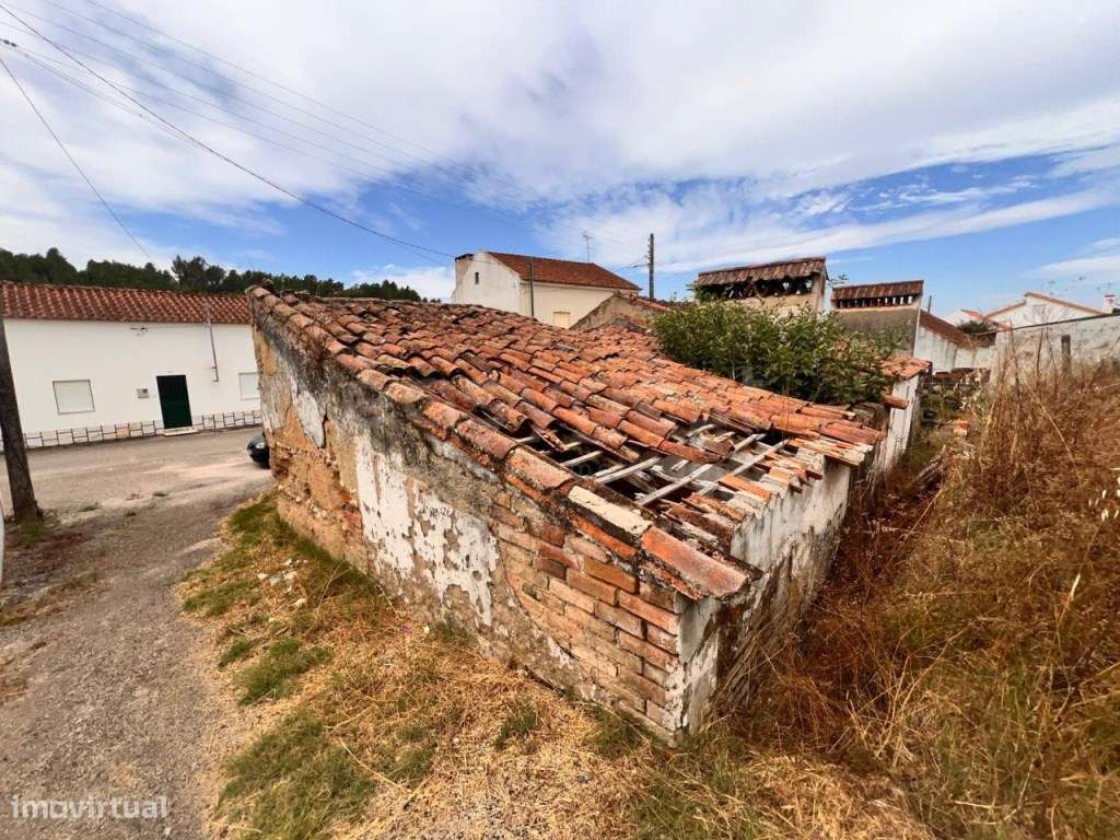 Moradia com Terreno junto à zona de ribeiro no concelho de Abrantes - Grande imagem: 2/14