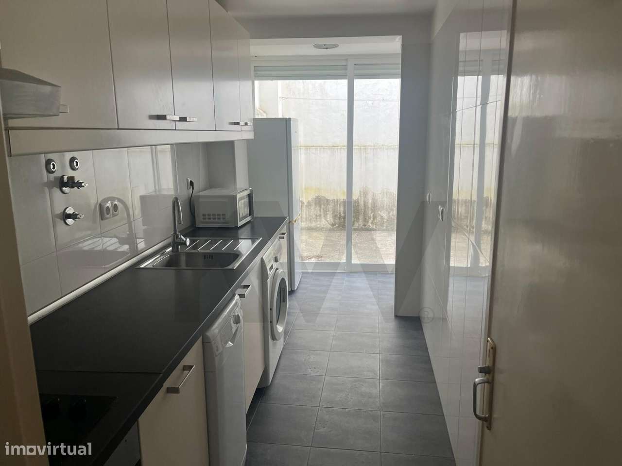 Apartamento T1 com logradouro em Algés | Mobilado e equipado para arre - Grande imagem: 5/12