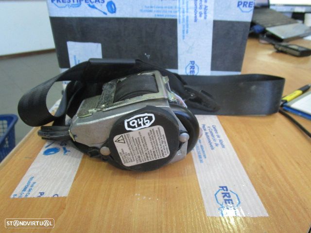 Peça - Pre-Tensor 560788701 Audi A4 Sw 2004 Fe