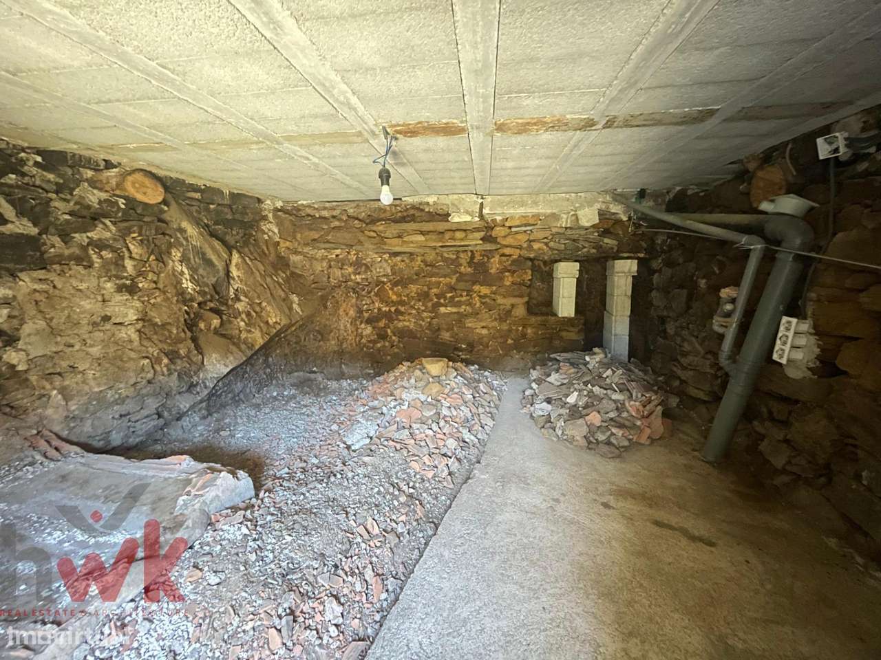 Moradia em Pedra com Charme e Potencial em Corgas, Seia-8