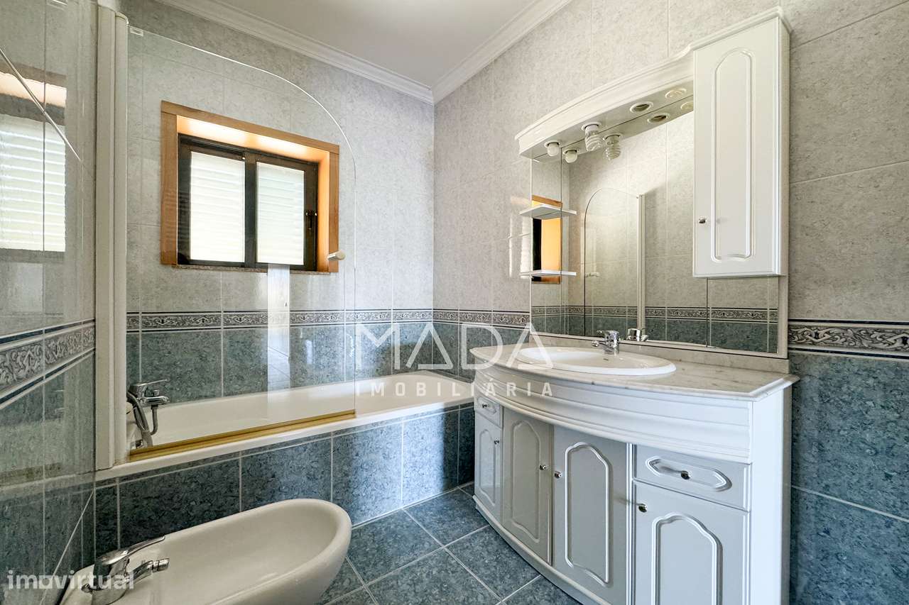 Moradia T4 + Moradia em pedra + terreno (3 artigos) em Lago, Amares-13