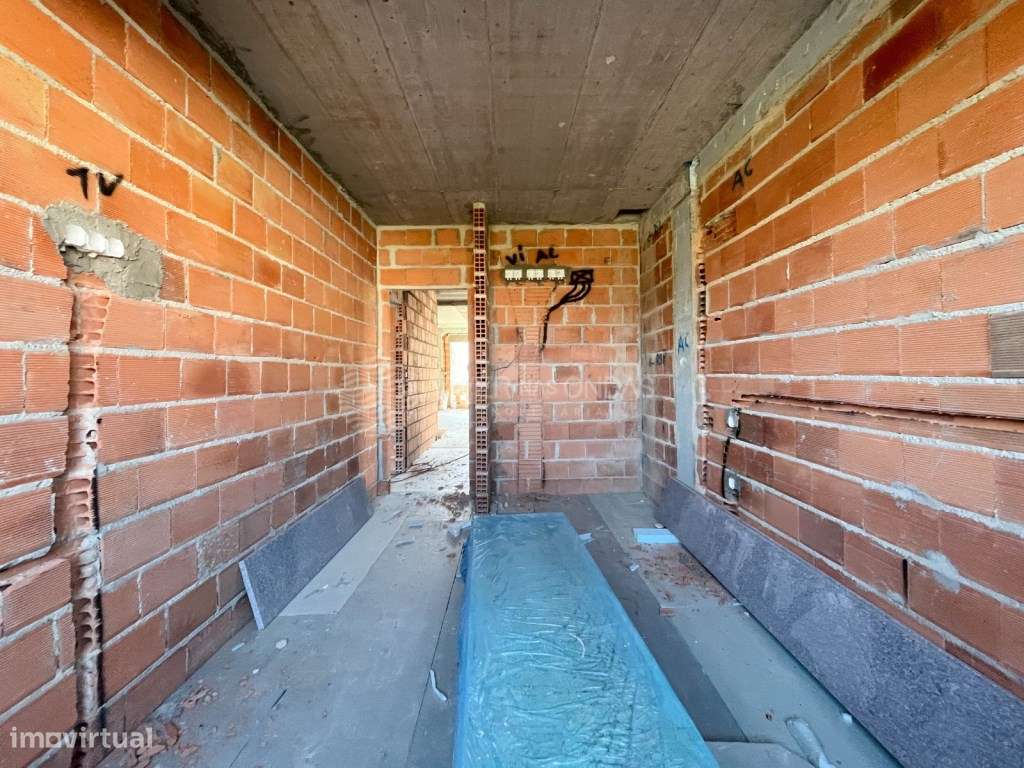 Moradia Geminada T4 - 3 Suítes, Piscina e Garagem - Fernão Ferro. - Grande imagem: 5/9