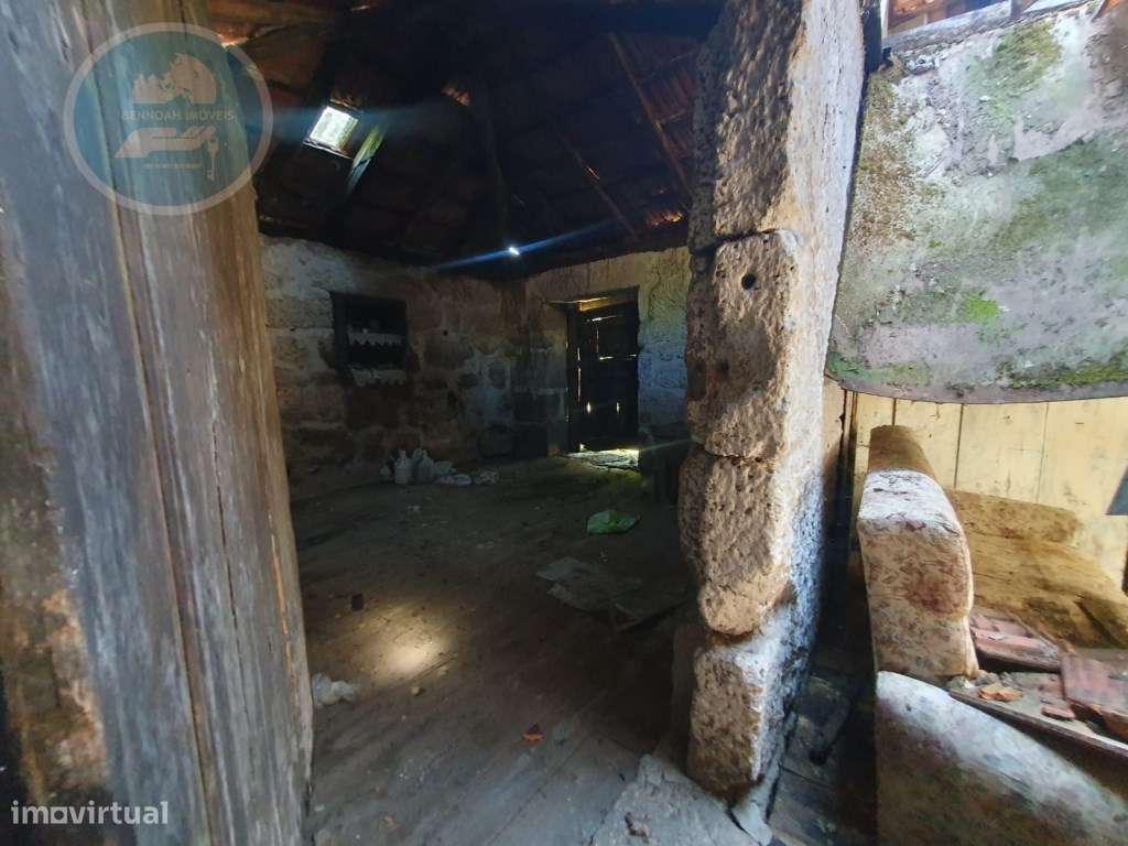 Quinta à venda para restauro em Arroteia freguesia de Rossas-30