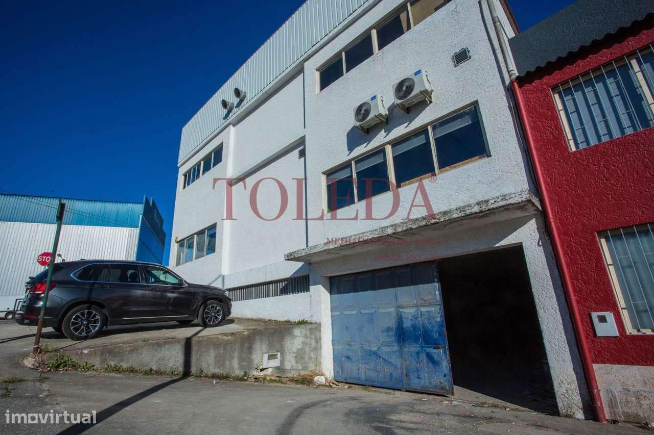 Armazém com 700m2 em zona Industrial-20