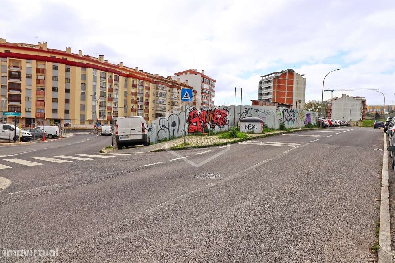 Terreno para constr. de prédio na urb. Villa Park, Amadora-7