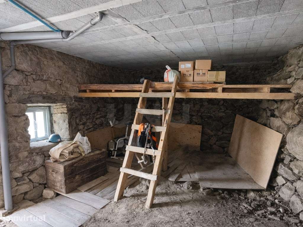 Muito Mais do Que Parece: Casa com traça tipicamente beirã. T1 com ...-18