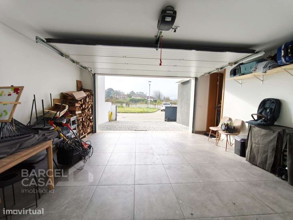 Oportunidade Única: Moradia T3 Térrea Semi-Nova em Manhente!-19