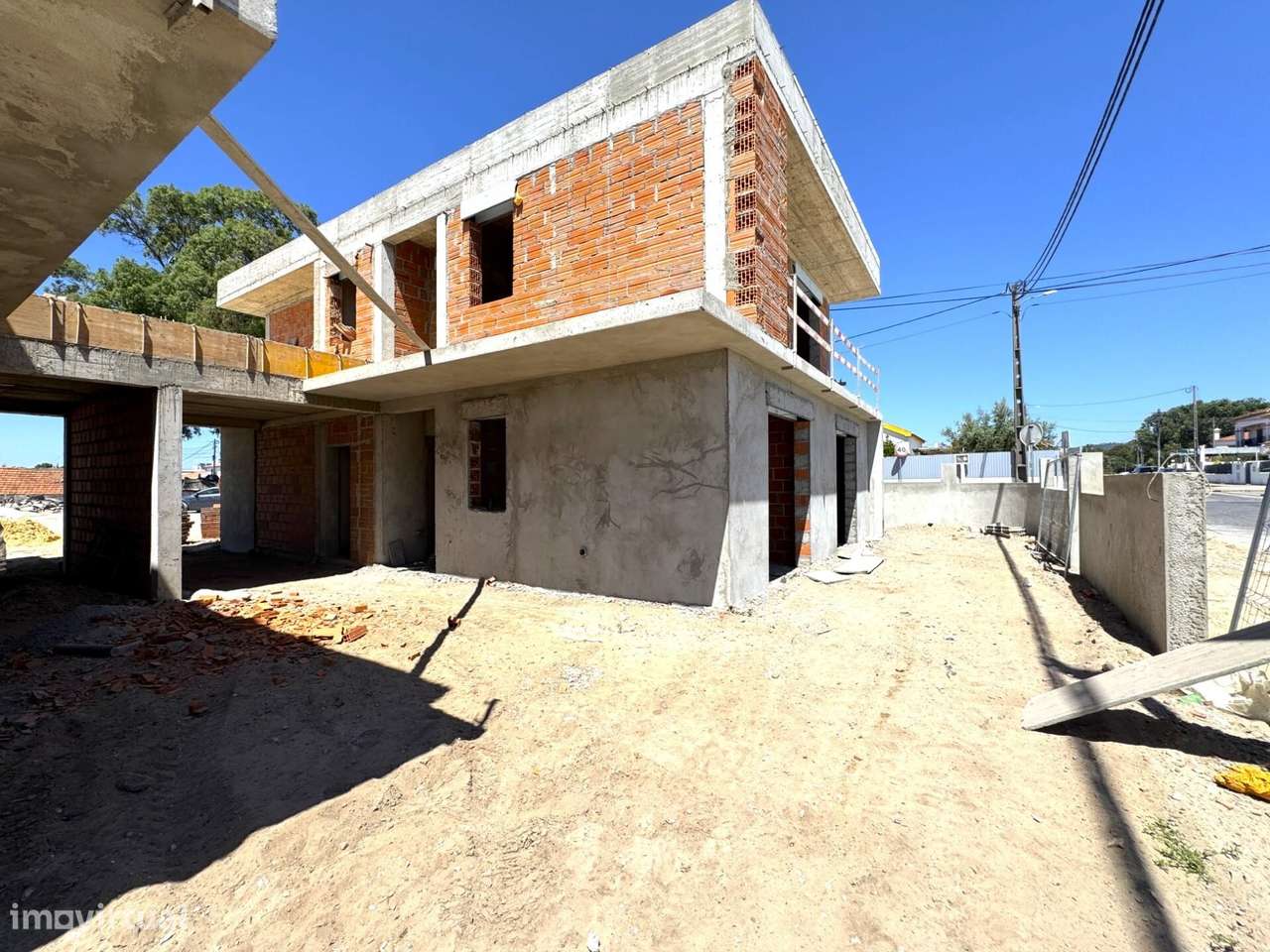 Nova Moradia T4 com Piscina na Vila de Azeitão-17