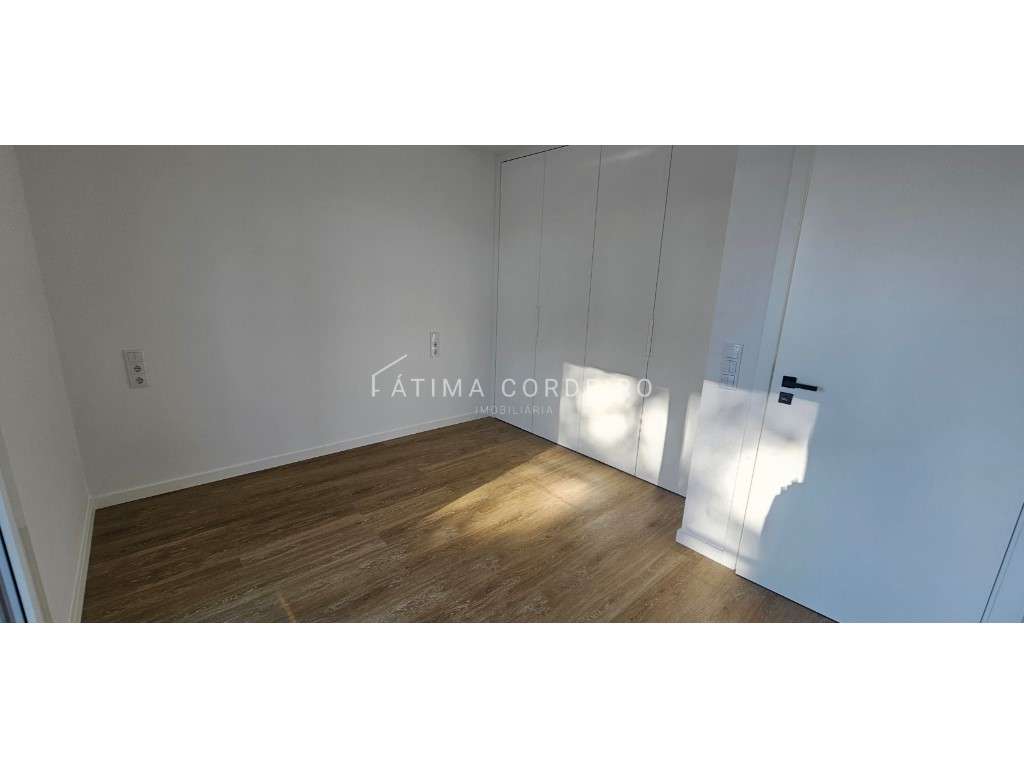 Excelente Moradia T3 Isolada com Piscina e garagem com acabamentos ...-22