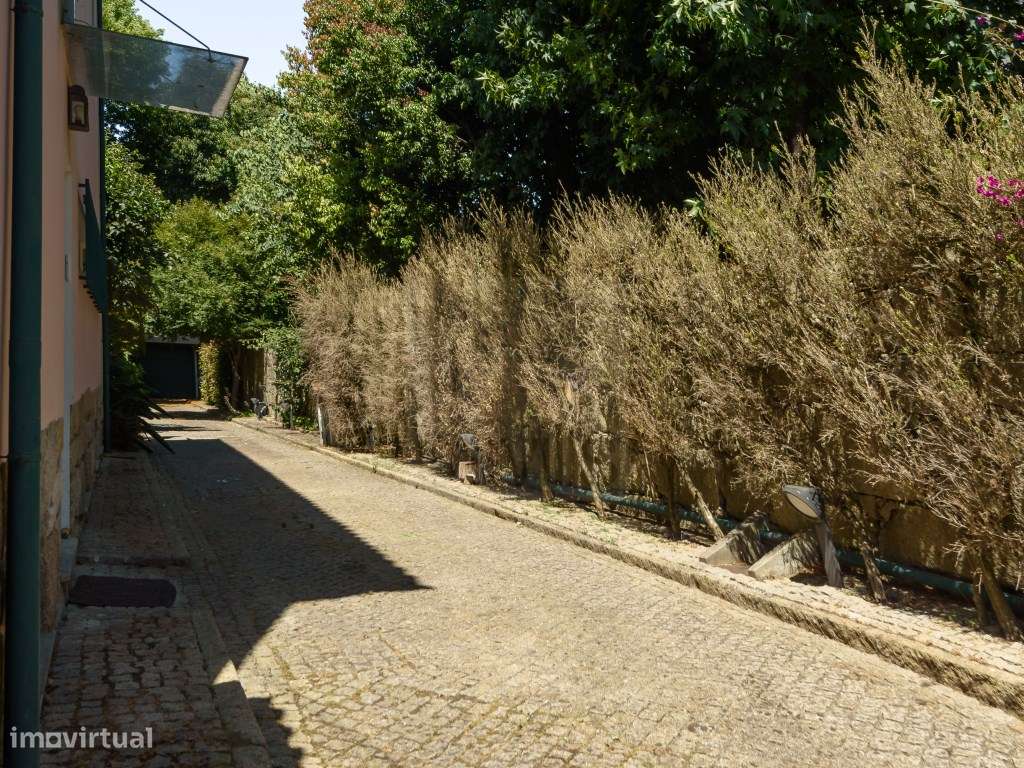 Moradia T5 inserida num jardim muito bonito - Porto - Grande imagem: 4/44