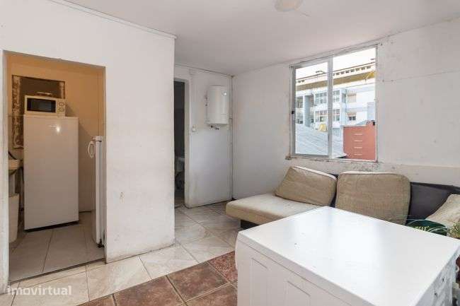 Prédio  2 Apartamentos 2 lojas Venda Barreiro-9