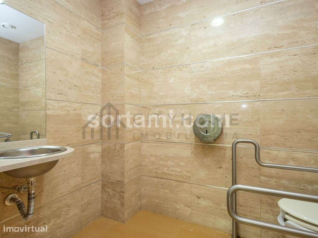 Espaço Comercial de 425m² no Coração de Faro-23