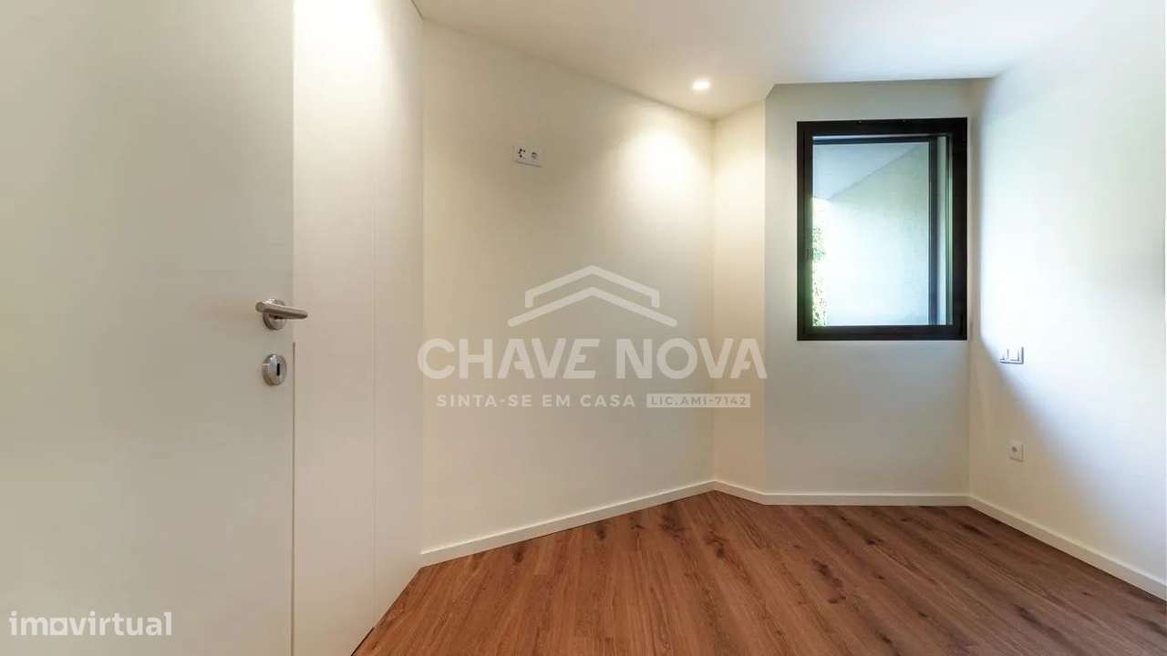 T2 Novo c/ Varanda e Lugar de Garagem 2 Viaturas em Arcozelo (Praias)-5