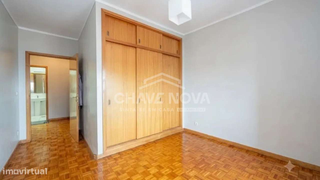 Apartamento T3 c/ elevador e Garagem. Vila Nª de Gaia-8