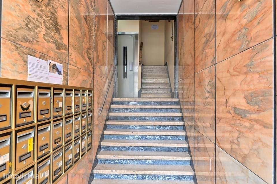 Apartamento T1 | Remodelado | Mobilado | Varanda e terraço | Campo Már-17
