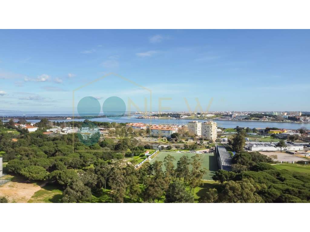 Moradia T2+2 com garagem e jardim, a dois passos do Parque do Serra...-53