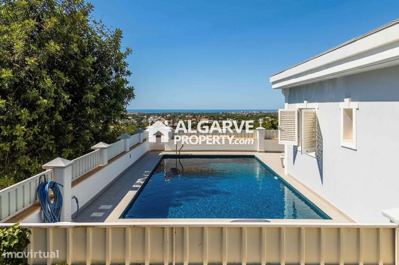 Moradia renovada com 3 apartamentos e vistas panorâmicas em Loulé - Grande imagem: 4/38