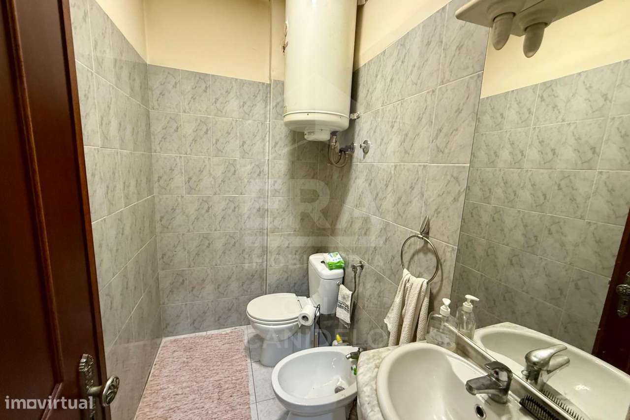 Apartamento T3 com 114 m² | Totalmente Remodelado | Arrendado-4