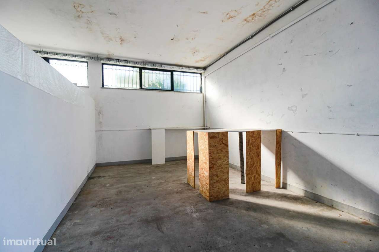 Garagem Complementar a com Potencial Único de Expansão Empresarial - Grande imagem: 5/6