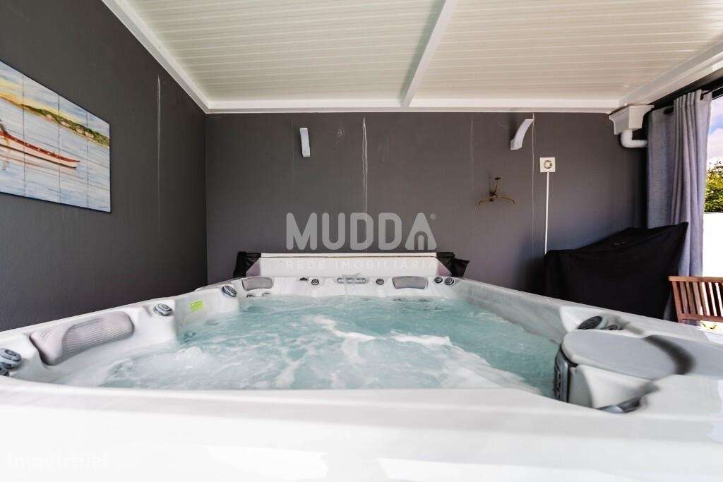 Moradia T3 Premium com Piscina, Jacuzzi e Design Contemporâneo na Foz-46