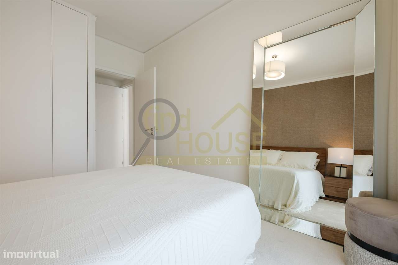 Vende-se T2 remodelado com garagem e arrecadação com vista para o jard-22