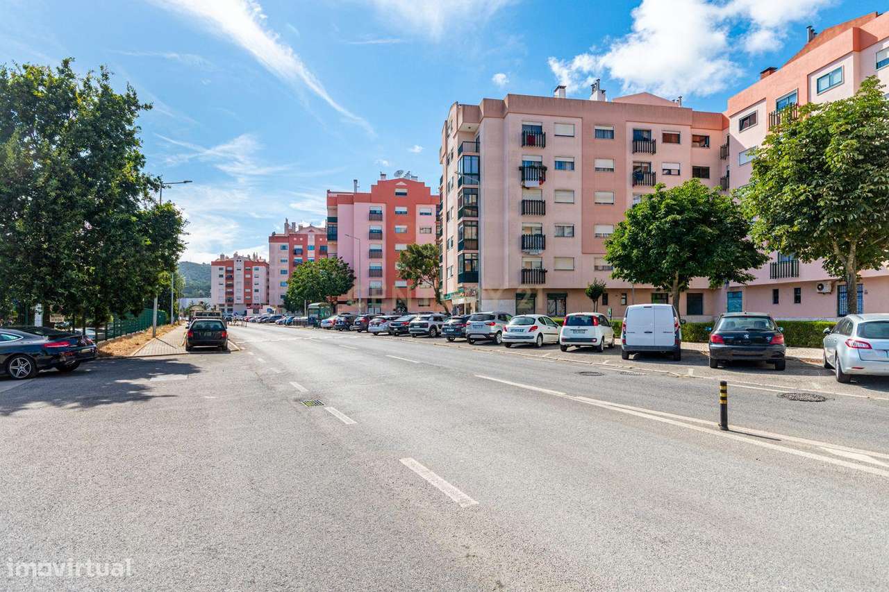 Apartamento T2 à Venda em Vale Flores-17