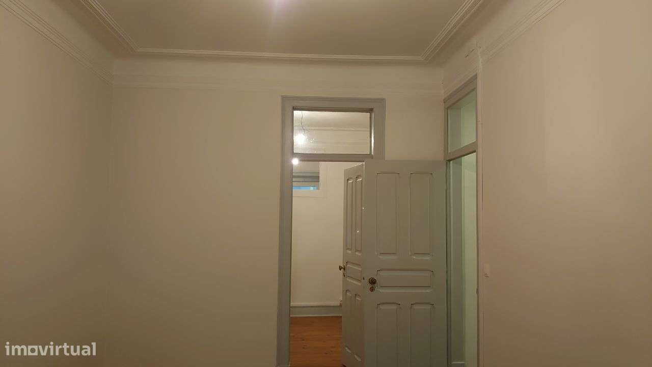 T4 remodelado R Angela Pinto junto Mercado Arroios-7