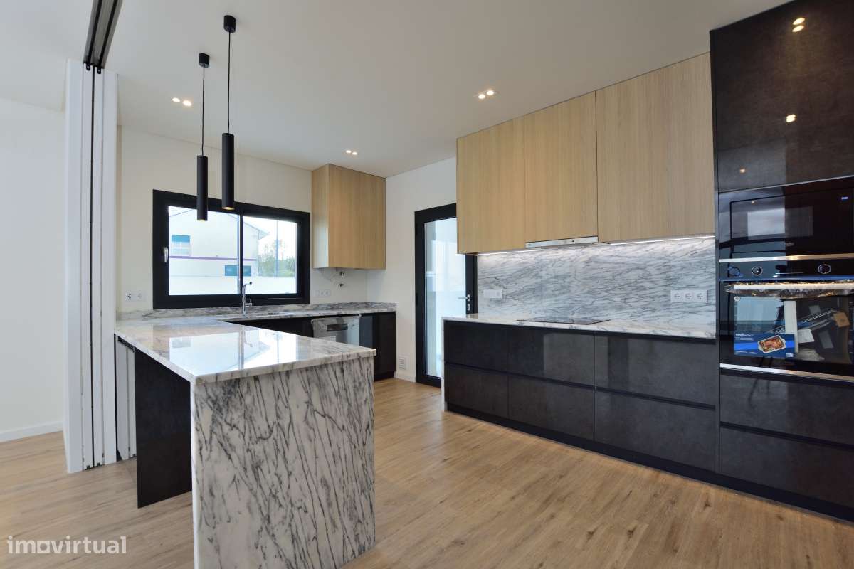 Moradia T4 c/ Certificação Energética A+ | Aveiras de Cima-22