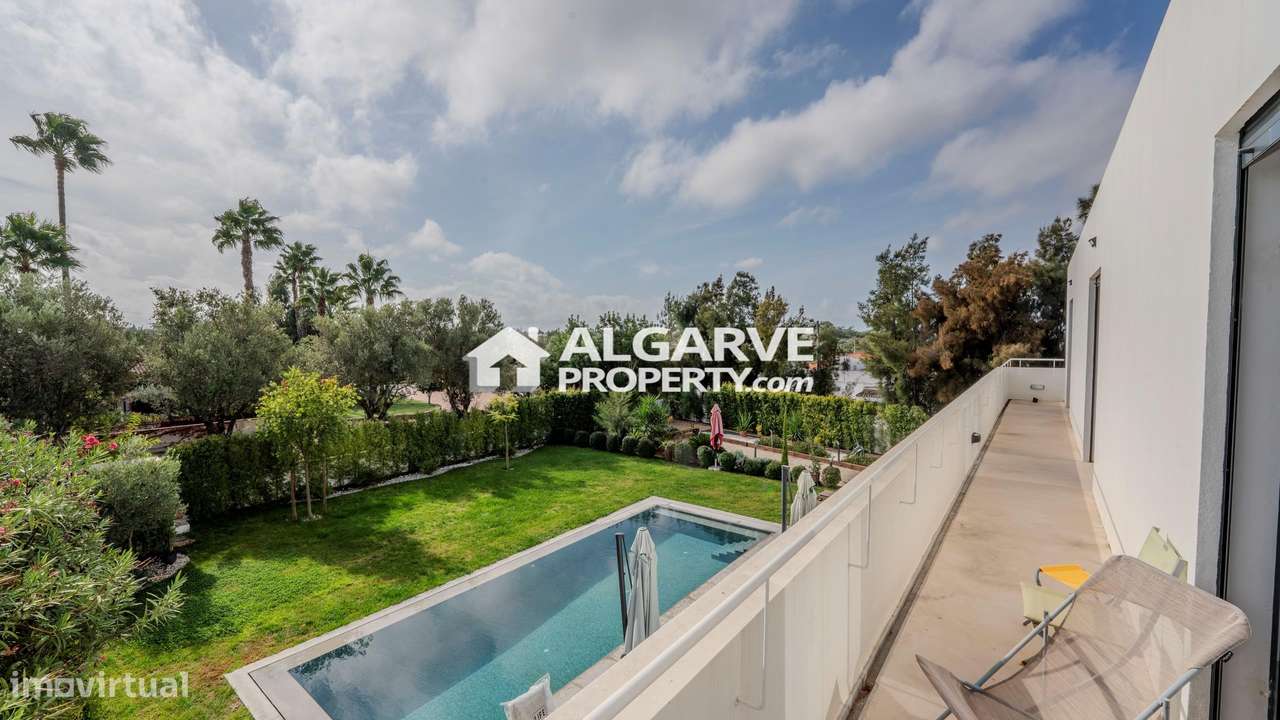 Moderna Moradia T4 com Piscina e Jardim em Almancil-14